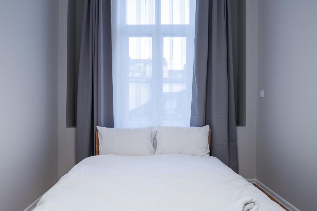 New Black & White - 2Bdr Apartment With Balcony Σόφια Εξωτερικό φωτογραφία