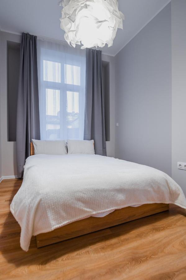 New Black & White - 2Bdr Apartment With Balcony Σόφια Εξωτερικό φωτογραφία